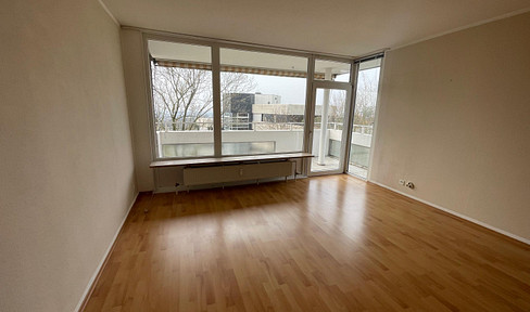 Rare opportunity - Central, spacious 3-room apartment with fitted kitchen in the heart of Bensberg!