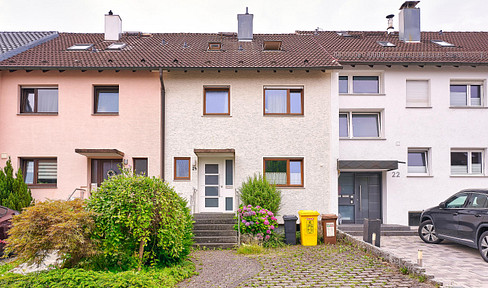 Family-friendly mid-terraced house in a quiet location with garden