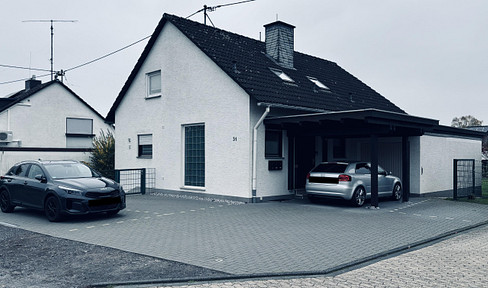 Extensively renovated 2-family house with planning permission for 3rd unit and building potential in second row