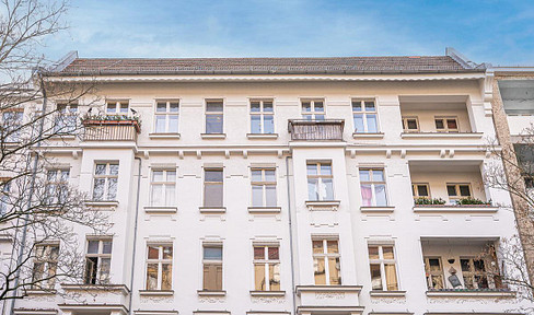 Charming old apartment with balcony in sought-after location