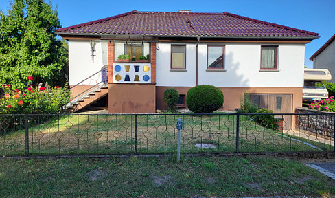 Haus in einem wunderschönen Dorf mit Fluss