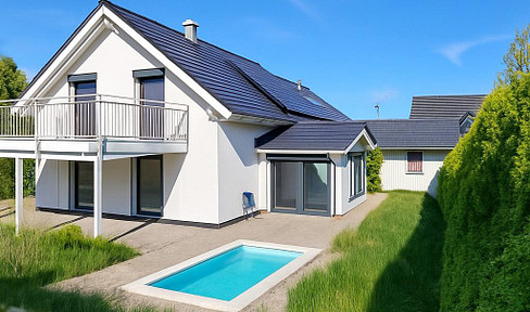 Modern detached house with outdoor pool in an attractive, quiet location in Türkheim-Irsingen
