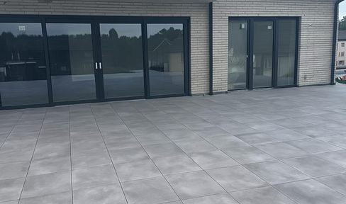 Upscale new-build apartment with 100 m2 roof terrace incl. your dream kitchen at half price!