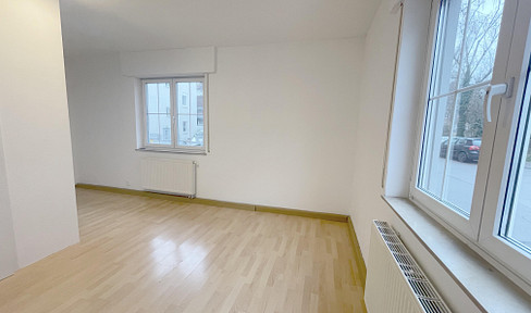 *Bright shared room with balcony and modern kitchenette