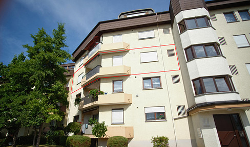 Stylish, modernized 4-room apartment with balcony and EBK in Gottmadingen