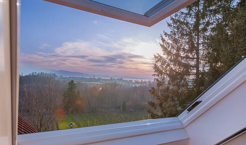High-quality living with lake and mountain views