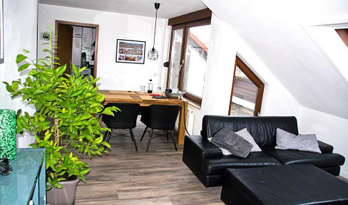 Attractive 2 1/2 room attic apartment in a quiet location with loggia