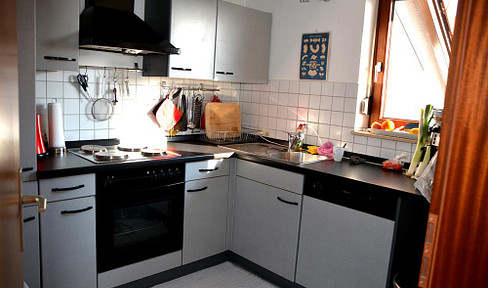 Ruhige und Sonnig 2 1/2 Zimmer DG-Wohnung in Top Lage mit Loggia