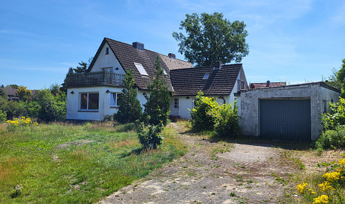 Free of commission, semi-detached house in need of renovation on a large plot near the Heidesee lake