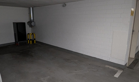 Underground parking space with daylight for rent in Bockenheim