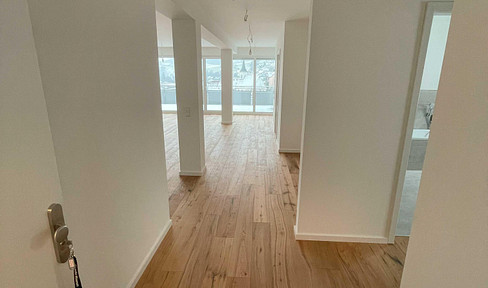 Traumhafte Penthouse-Wohnung in idyllischer Waldrandlage mit außergewöhnlich großem Balkon