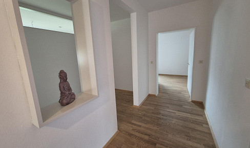 Representative commercial unit 135 sqm, 6 rooms, 6 parking spaces and versatile usage options