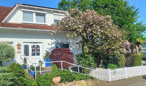 Privatverkauf, provisionsfrei - Architektonisch innovativ gestaltetes  Einfamilienhaus in Ettlingen