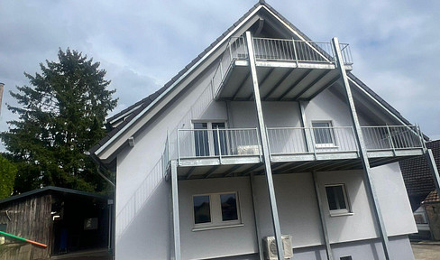 Gemütliche 2 Zi OG Wohnung in frisch saniertem KfW 55 Haus