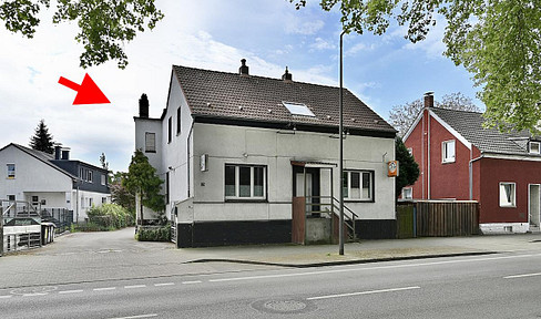 Detached three-family house with potential for sale commission-free in Recklinghausen!