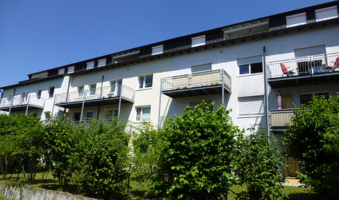 Charming apartment in Garching - Small, ground-floor apartment with a terrace and kitchen.
