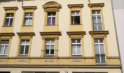 Attractive maisonette apartment in a residential and commercial building in the city center