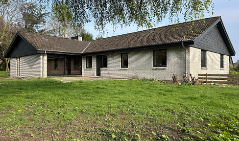 Spacious corner bungalow in Schleswig
