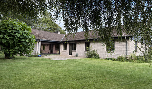 Spacious corner bungalow in Schleswig
