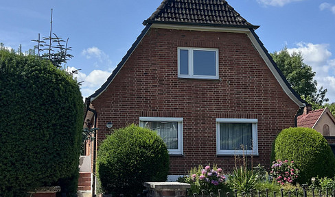 Refurbishment property in Hamburg-Meiendorf - Design your dream home for 2 generations