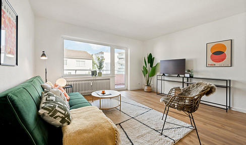 Refurbished dream home on the edge of the forest: 3-room apartment with balcony for couples & families