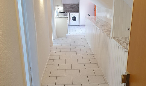 Bright 2-room apartment close to the city center with EBK & elevator