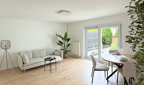 Modern, light-flooded mid-terrace house in a quiet location without commission