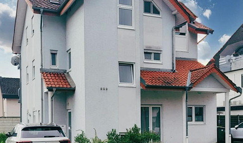 Bright top floor apartment in a quiet residential area