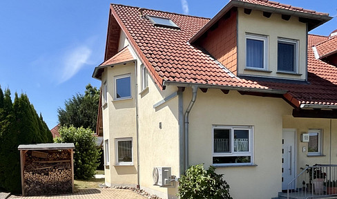 Sunny semi-detached house with lots of space
