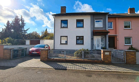 Semi-detached house with fantastic garden in quiet city location