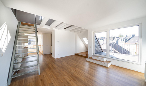 Partially furnished maisonette loft apartment with fitted kitchen, roof terrace & parking space