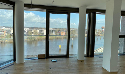 EXCLUSIVE CONDOMINIUM WITH HARBOR VIEW - LIVING ABOVE THE WATER
