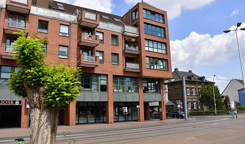 Prestigious, freshly renovated 3-room apartment - FREE OF PROVISION - in Frechen's cozy center