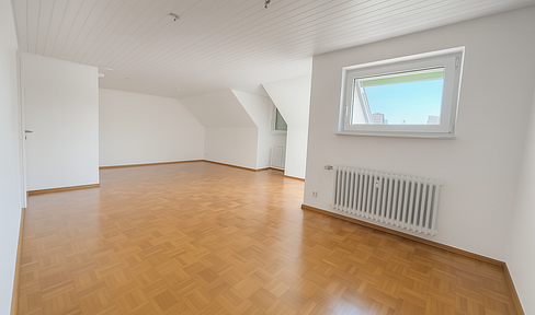 Modernized 3.5-room apartment with balcony and fitted kitchen in Stuttgart