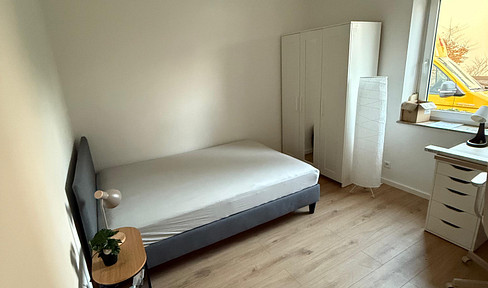 Freshly renovated, furnished shared room in a 3-bed flat in Spardorf - ideal for students