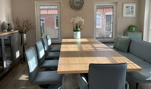 3,000 euros / m² living space after renovation and complete furnishing, on the North Sea coast