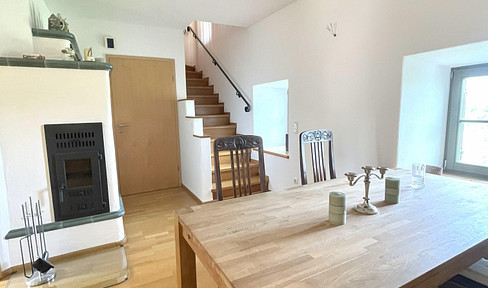 Burgwohnung mit Seeblick und Luxusküche