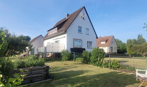 Zweifamilienhaus mit großen Grundstück