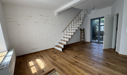 Small, charming, completely renovated old town house for rent