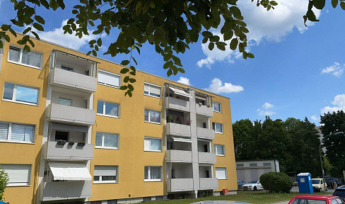 Attractive 3-room apartment with garage and west-facing balcony for sale in Altenerding. - vacant as of 01.10.25