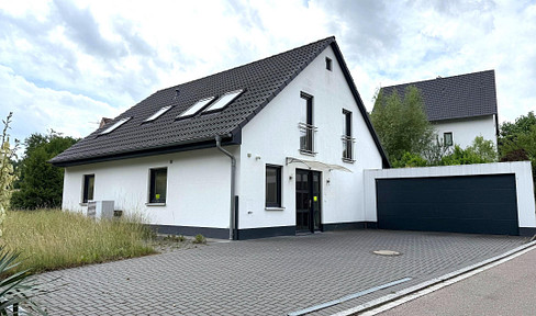 Neuwertiges, schönes Einfamilienhaus mit Garten und Garage * in Heilsbronn