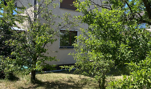 2-Familienhaus, 800m2 Grundstück, Renovierung oder Neubau, in grüner und guter ruhiger Lage