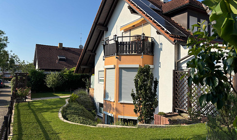 Spacious and modernized 10-room apartment building in a prime location