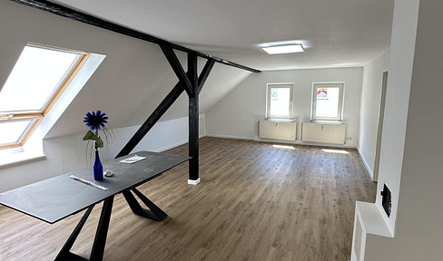 Wunderschöne 93m² 3 ZW im 2.OG in Nbg Glockenhof inkl. EBK und Klimaanlage im 3 Familienhaus