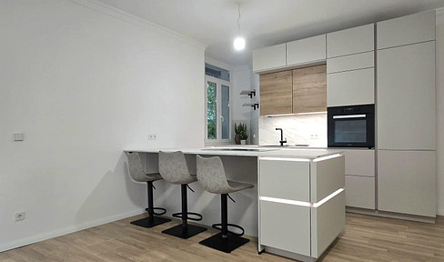 High-quality renovated 3-room designer apartment - ready for immediate occupancy! no commission