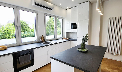 Freshly renovated, partially furnished 4 room luxury apartment with private garden