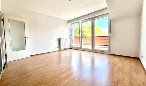2 rooms with light, air & peace - renovated 65 sqm with loggia + 13 sqm loft + parking space