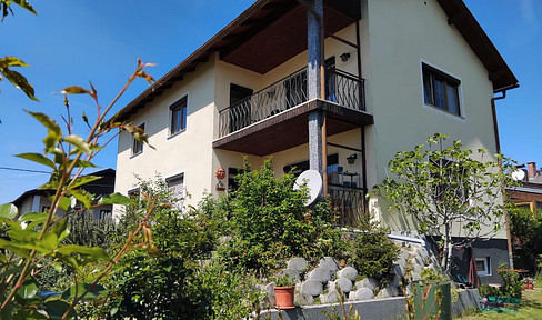 Apartment building in quiet location