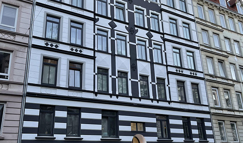 Holtenauerstrasse: Dachgeschoss Wohnung mit weitem Blick in wunderschönen Haus