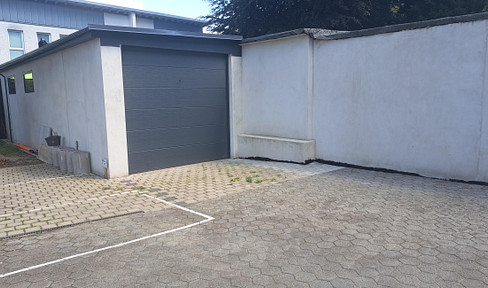 Small hall / spacious storage garage + parking space in Bochum-Weitmar-Mitte